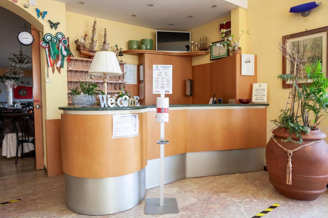 Hotel Primavera Sul Mare ليدو دي سافيو المظهر الخارجي الصورة