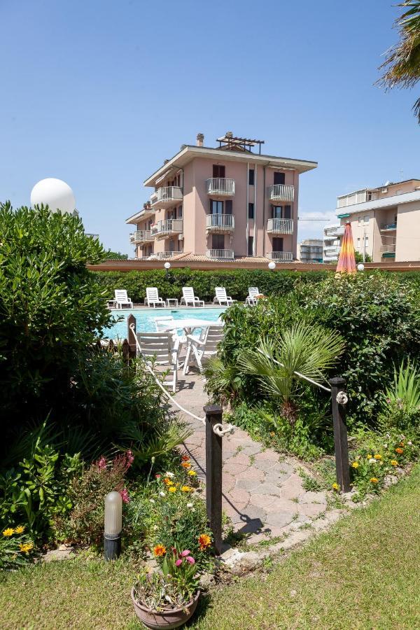 Hotel Primavera Sul Mare ليدو دي سافيو المظهر الخارجي الصورة