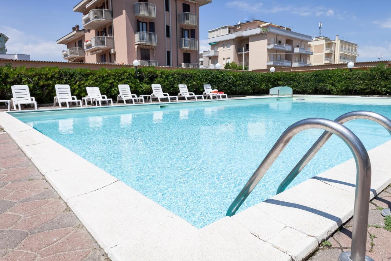 Hotel Primavera Sul Mare ليدو دي سافيو المظهر الخارجي الصورة