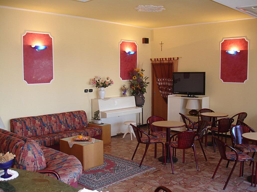 Hotel Primavera Sul Mare ليدو دي سافيو المظهر الخارجي الصورة