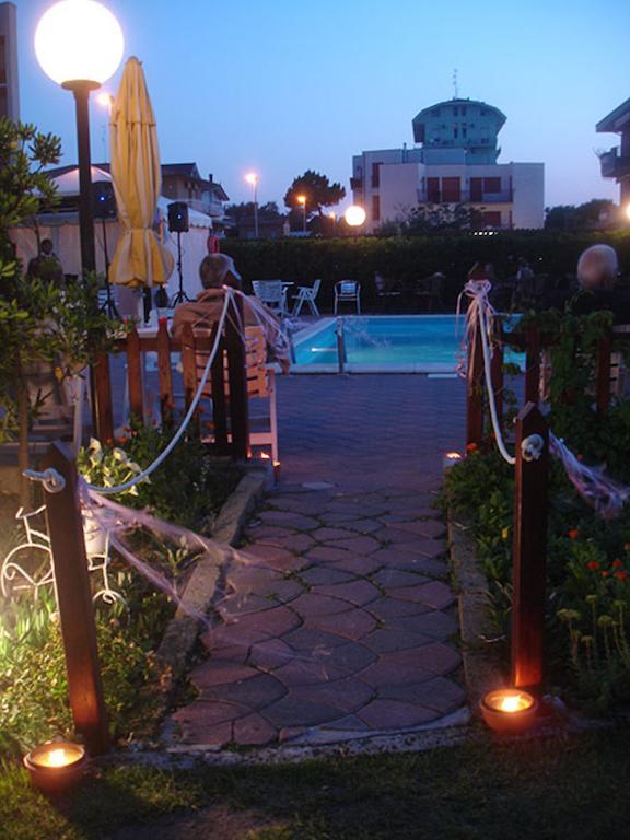 Hotel Primavera Sul Mare ليدو دي سافيو المظهر الخارجي الصورة